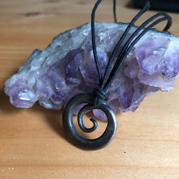 Jenn Kahn Jewelry - Petite Spiral Necklace